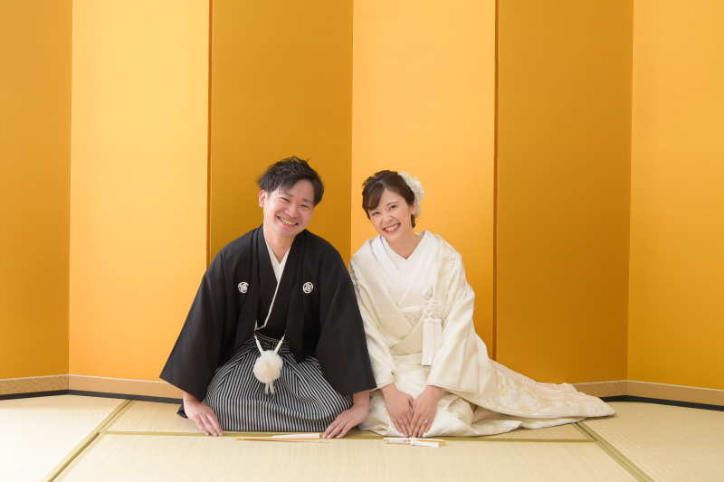 金屏風の前で♪