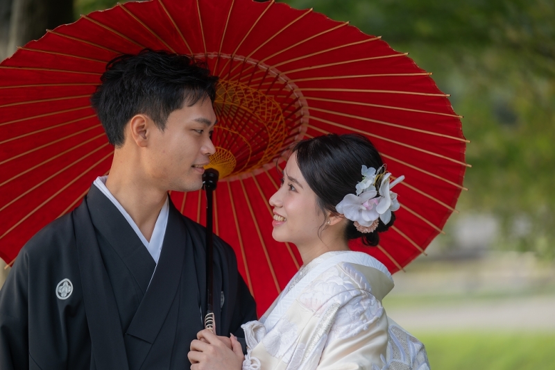 そっと見つめ合うお二人