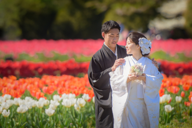 お花に囲まれた写真は和装でも洋装でも映えます