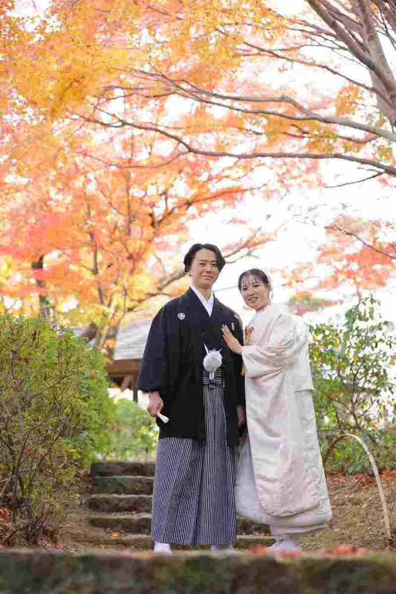 紅葉をバックに！