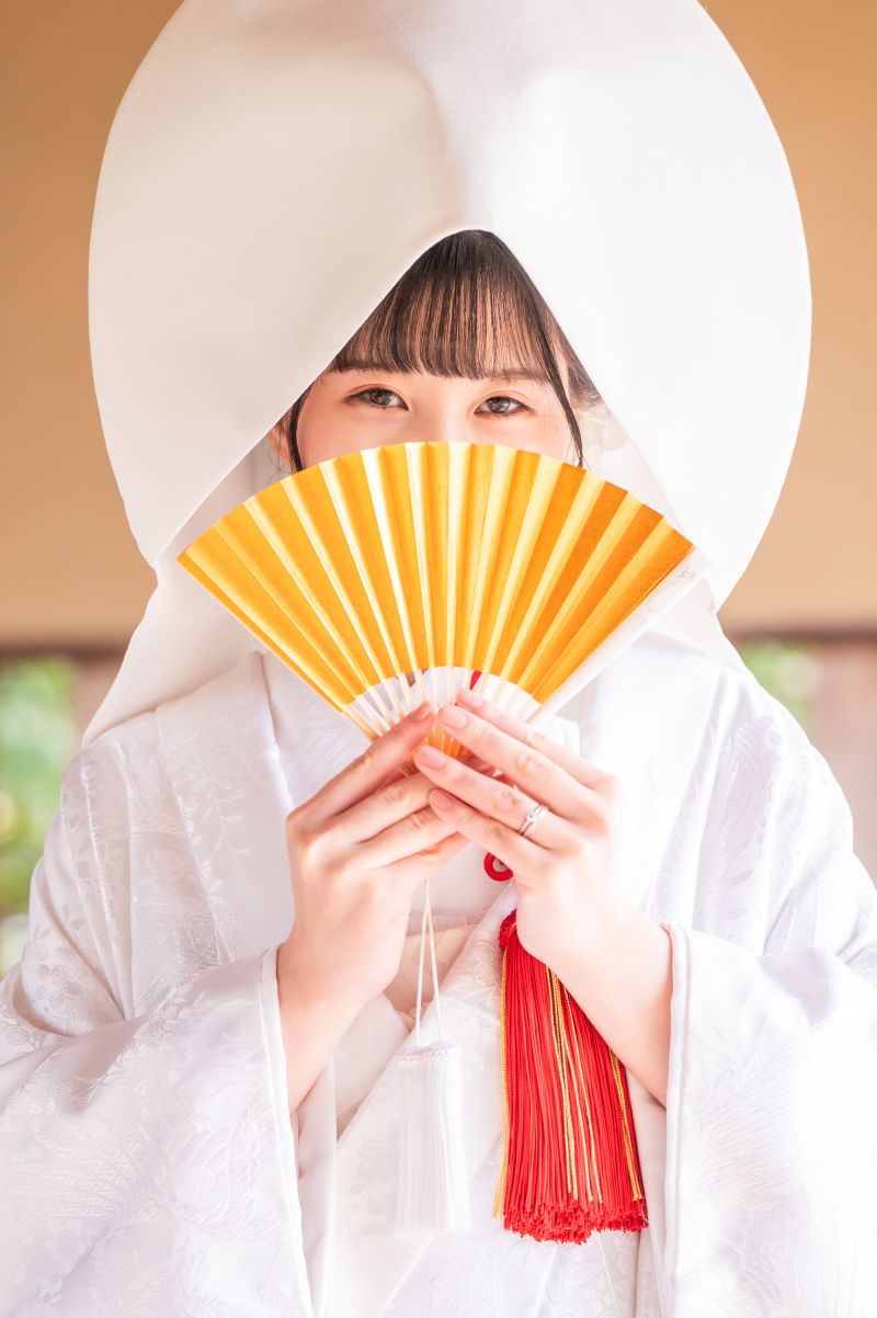 真っ白な白無垢に差し色を入れて・・