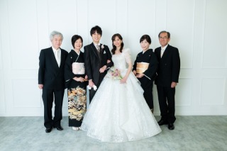 【ファミリーフォト】和洋スタジオ弐点プラン　ヘアメイク・衣裳和洋装・データ120カット3日納品・ご両親様のレンタル衣装込み