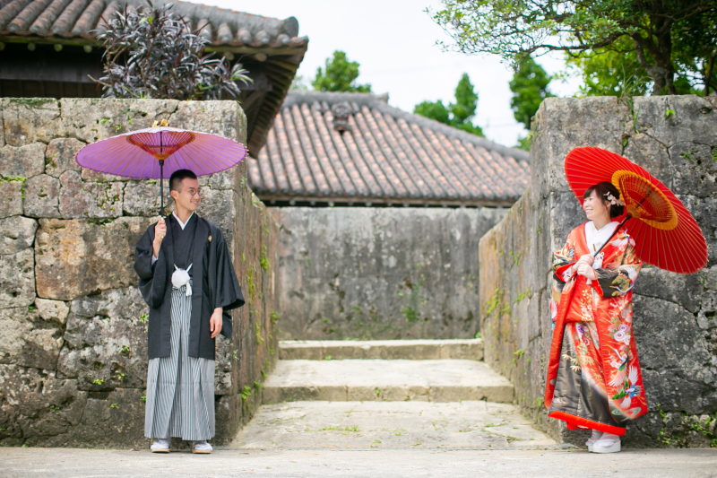 古民家の門の前にて