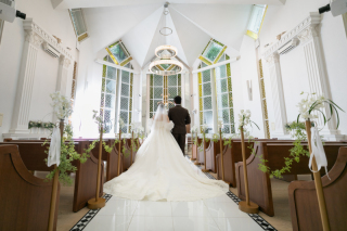 【チャペル＋ロケプラン】ドレス2着｜データ、アルバム、美容、衣装、小物付き｜衣装300着から選び放題♪（家族もOK）