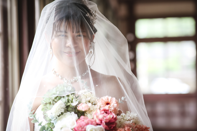 【チャペル＋ロケプラン】ドレス2着｜データ、アルバム、美容、衣装、小物付き｜衣装300着から選び放題♪（家族もOK）