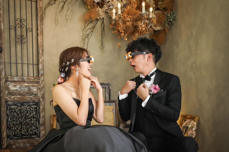 【8月～9月限定】洋装新郎1点＋新婦2点｜ロケーション＋スタジオ｜データ、美容、衣装、小物付き