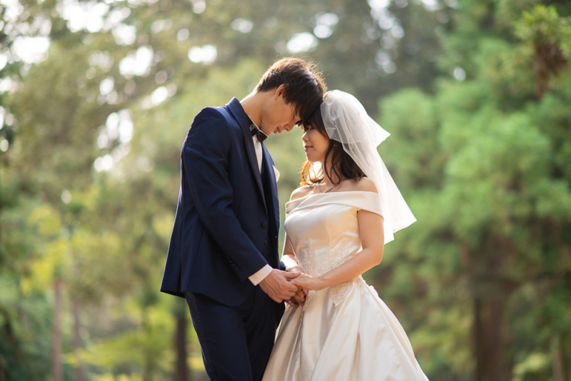 おでこを寄せて