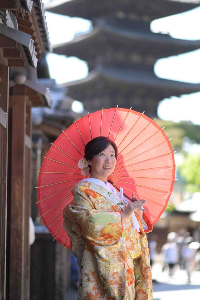 八坂の塔を背景に