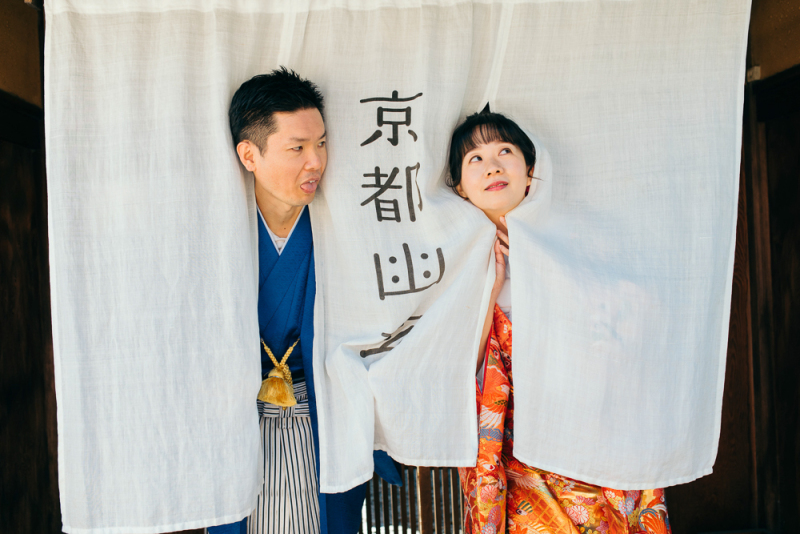 暖簾からひょっこり