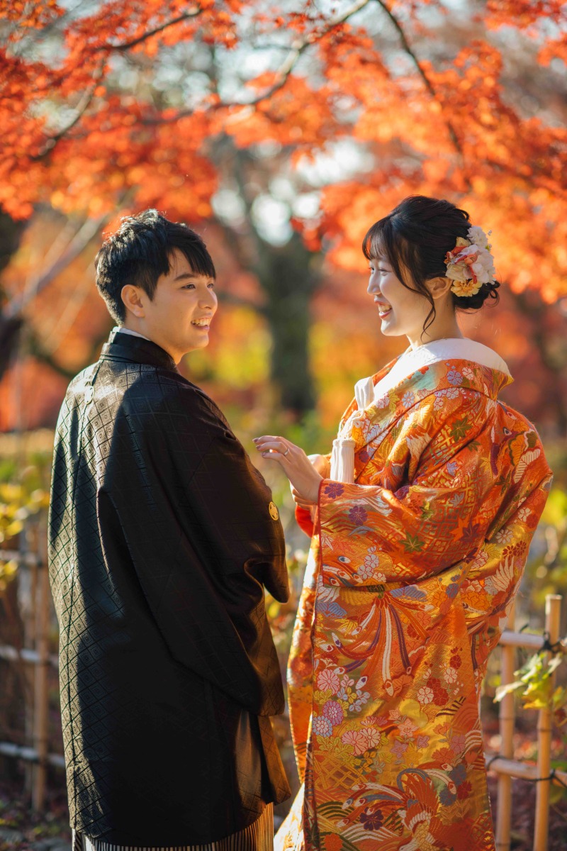 紅葉に包まれる笑顔