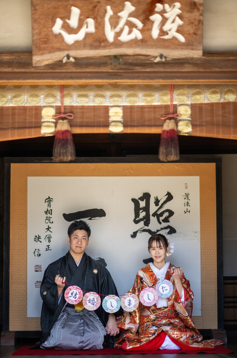 ガーランドを持って