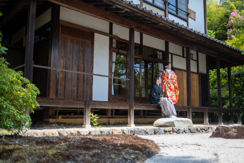 国際結婚の新婚夫婦