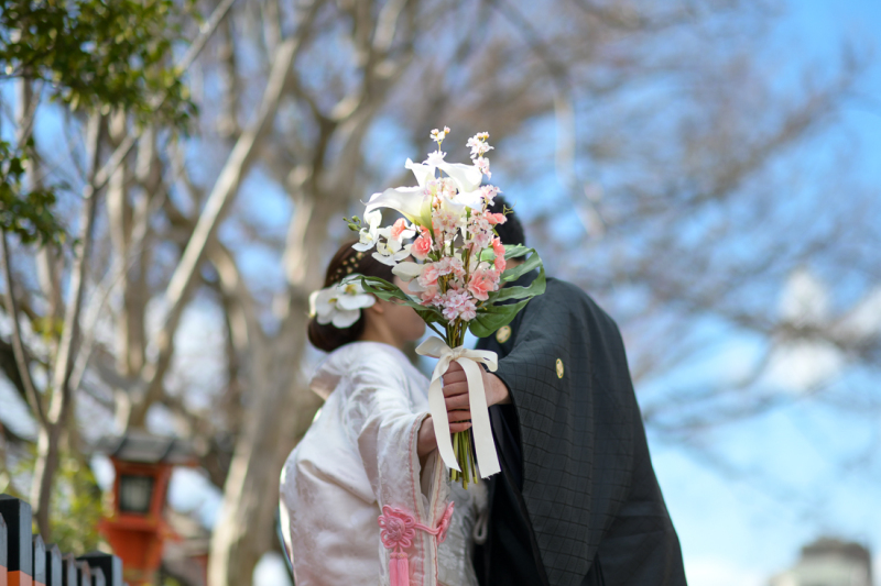 ブーケで隠して