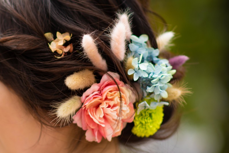 ドライフラワーを髪飾りに