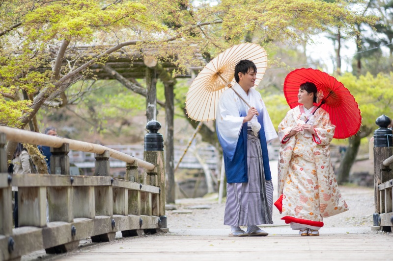 仲良く会話をしているシーン