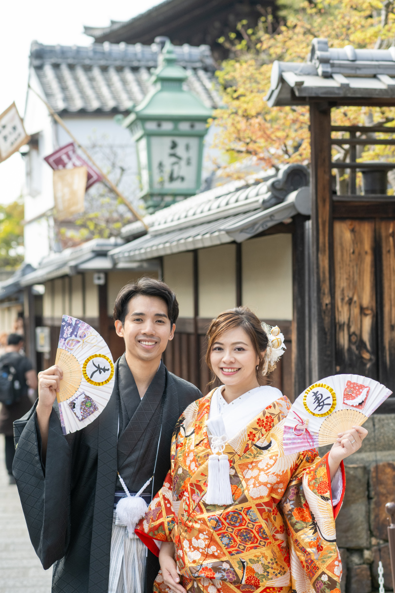 八坂の塔の撮影を終え、リラックスしたお二人