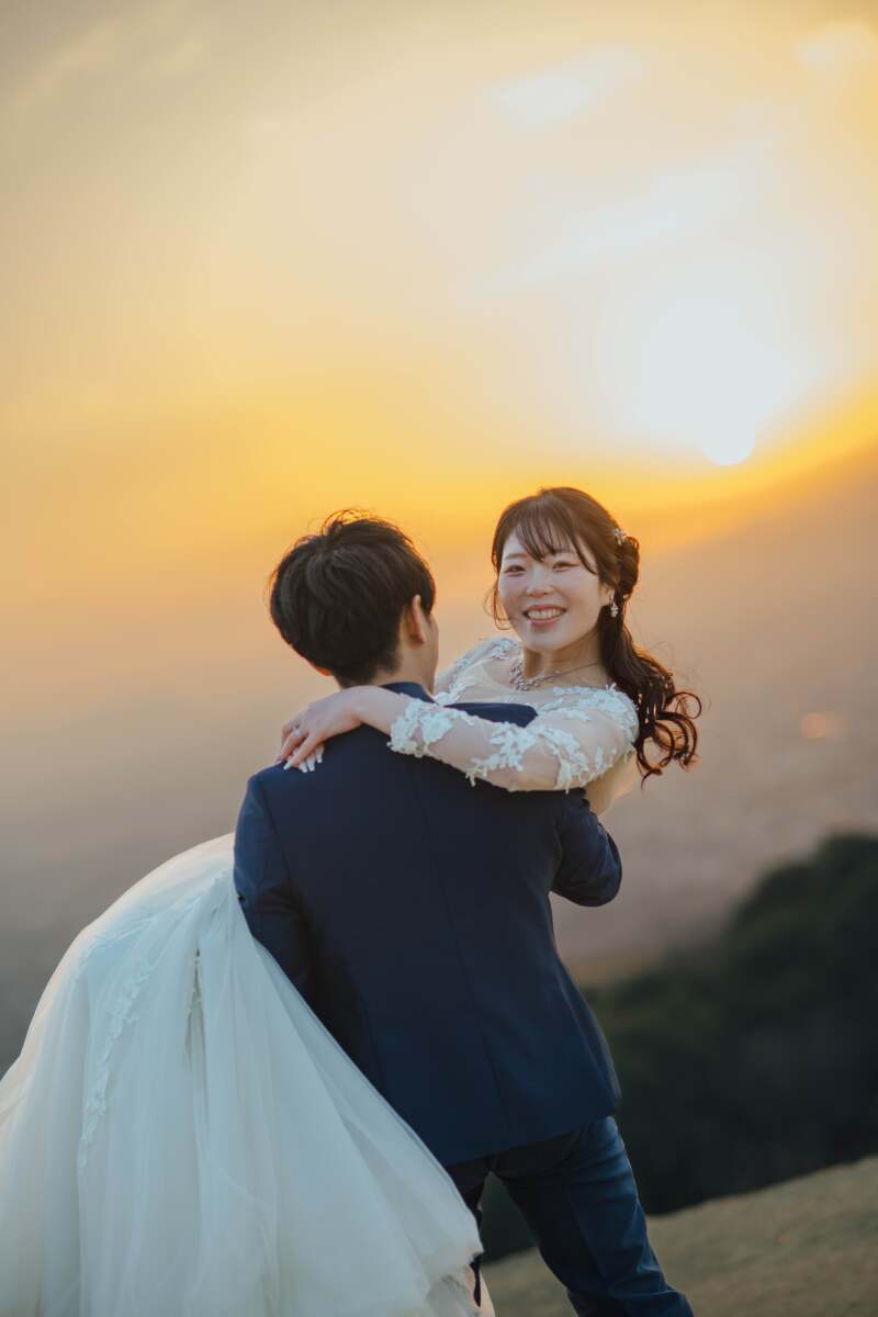 夕陽の中でお姫様抱っこ♡