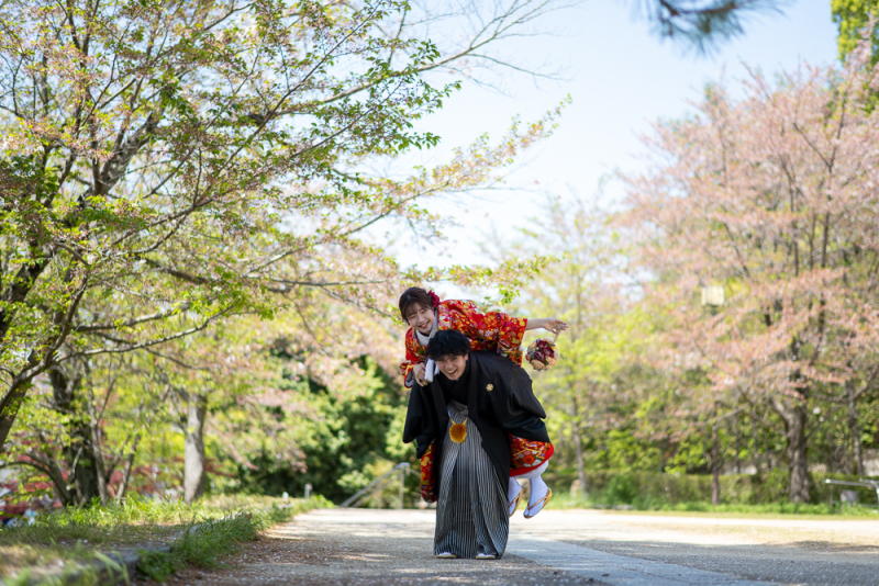 おんぶでピース