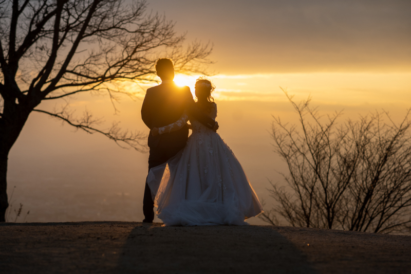 黄昏と寄り添う背中