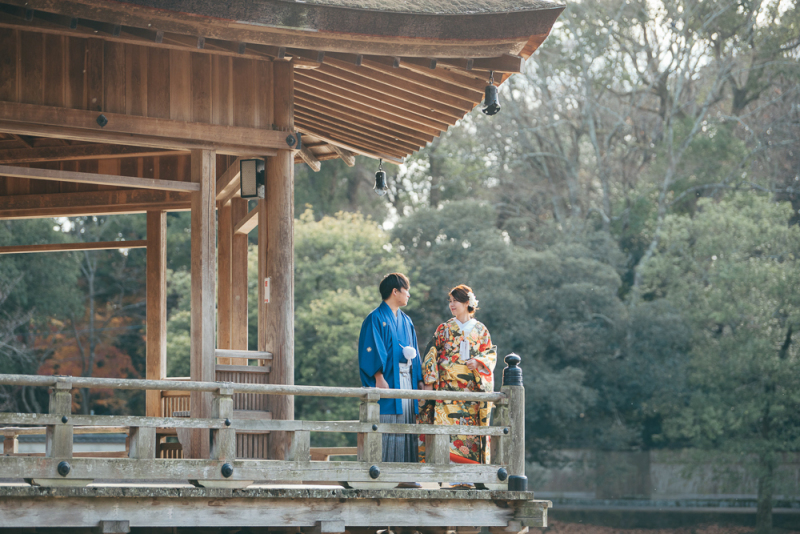 あずまやの角で