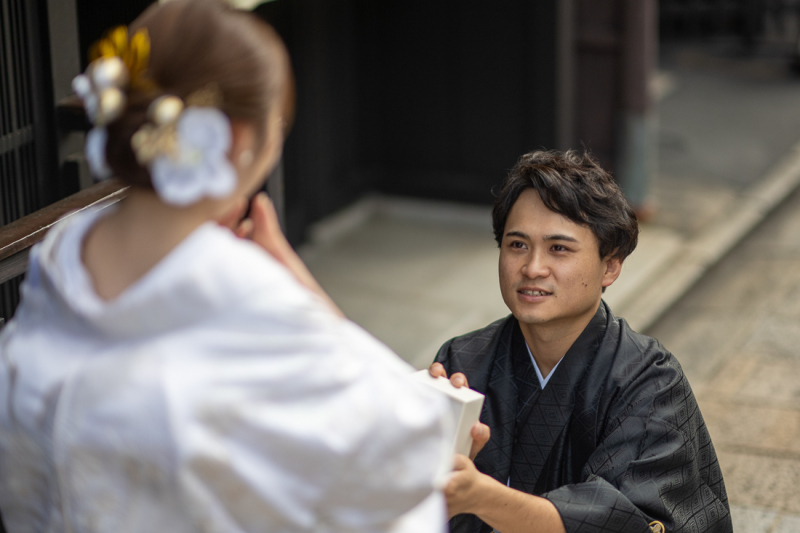 新郎の真剣な顔