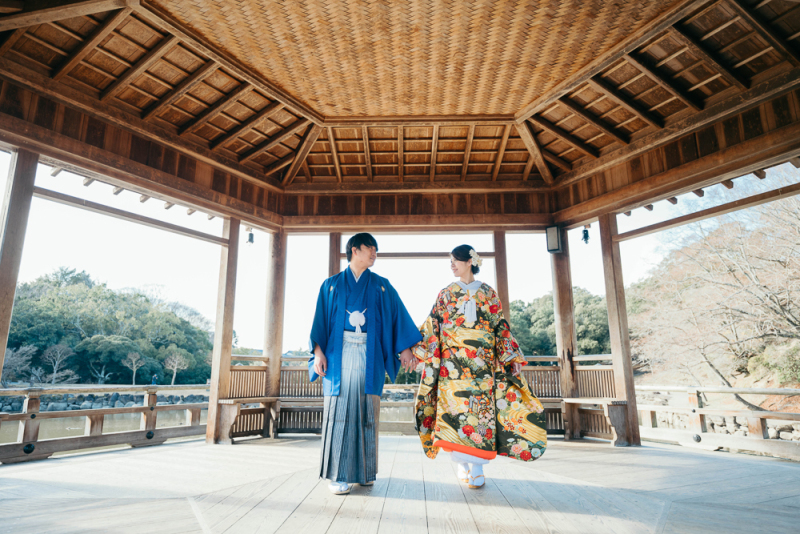 あずまやの中で