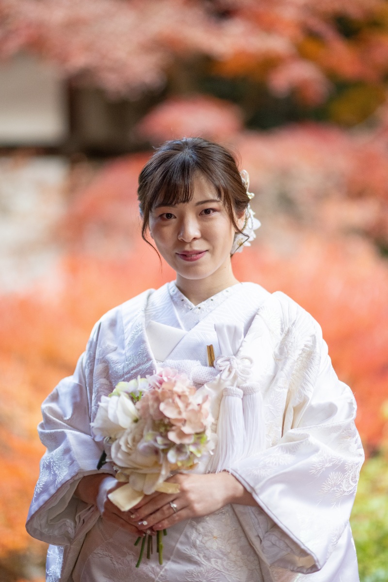 紅葉を背景にソロショット