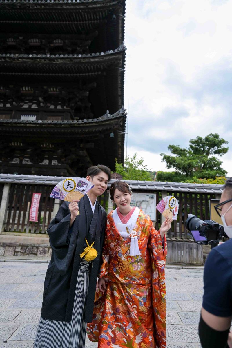 八坂の塔の前で動画撮影