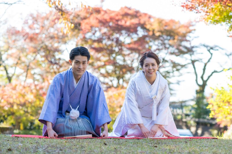 紅葉穴場スポットで正座シーン