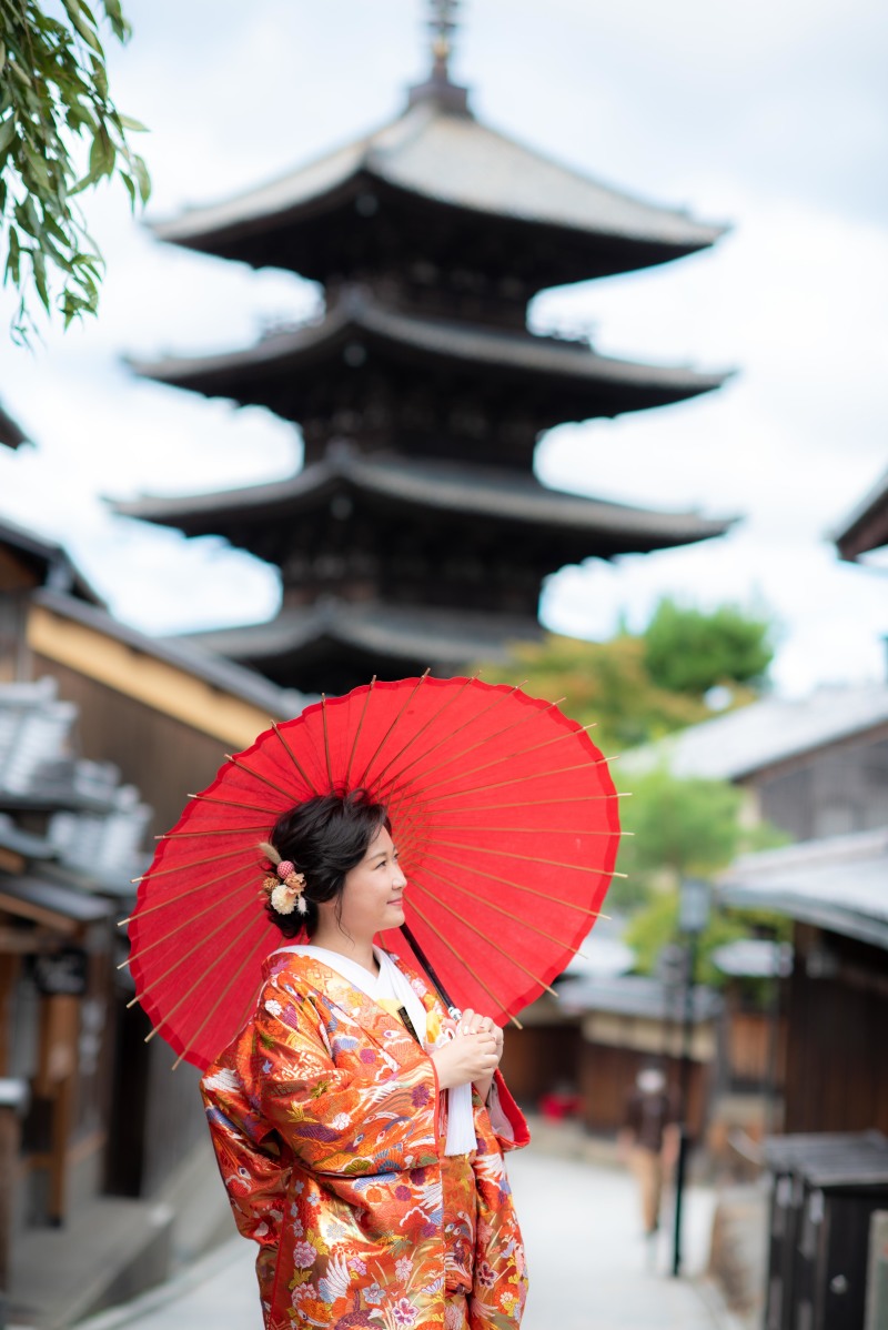 八坂の塔を背景に