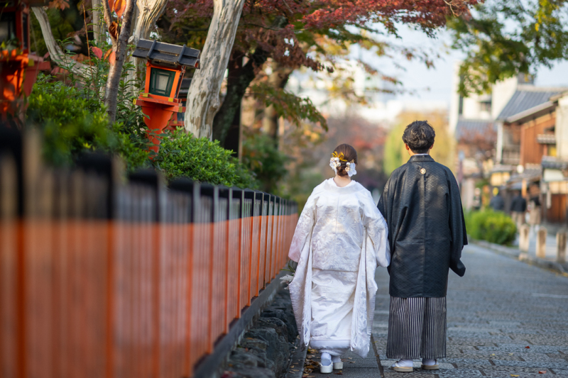 背中で語る秋の一枚