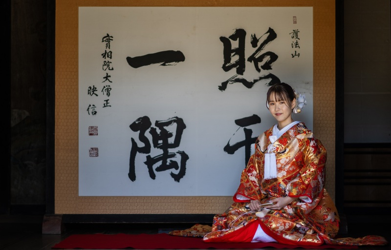 新婦様、正座でのソロショット