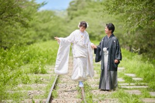 新録シーズンご予約可能！【13.2万円&rarr;7.7万円】洋装 or 和装１着ライト：１日１組限定4／8～5／15撮影