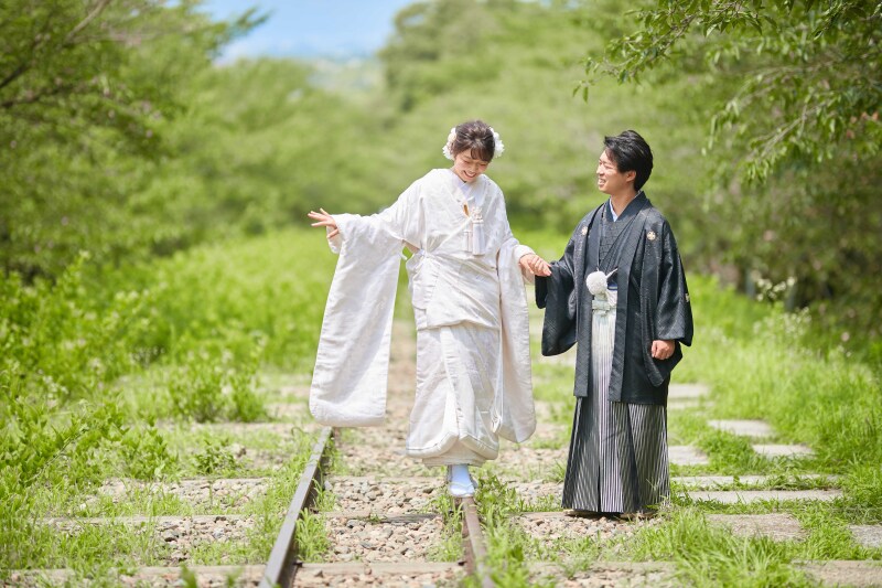 新録シーズンご予約可能！【13.2万円&rarr;7.7万円】洋装 or 和装１着ライト：１日１組限定4／8～5／15撮影