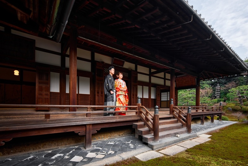 【17.6→11万円】京都寺院・和装1着プラン、白無垢 or 色打掛+ヘアメイク+全データ、1日1組限定7/10~10/30撮影