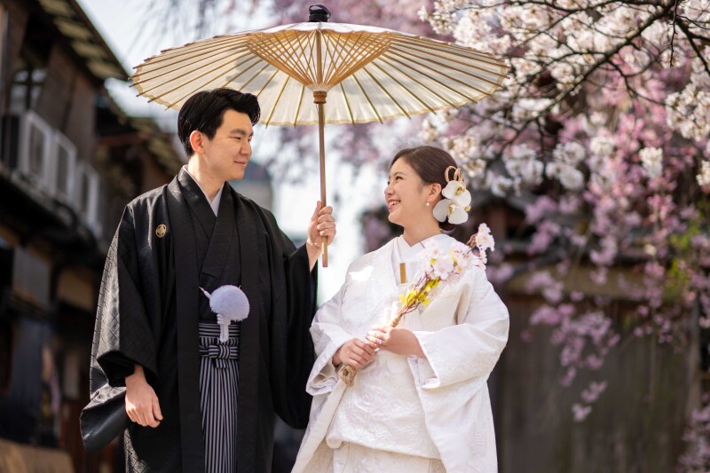 【桜！3月20～4月6日】15.4万円&rarr;14.3万円！桜シーズン限定和装プラン：白無垢・打掛２着＋ロケ地３カ所♪ 追加料金無