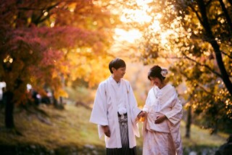 【紅葉シーズン予約可能!】15.4万円→14.3万円!紅葉シーズン限定和装プラン:白無垢・打掛2着+ロケ地3カ所♪ 追加料金無