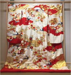 雲暈しに草花鶴