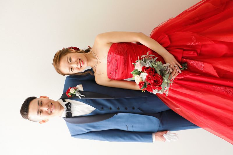 カラードレスは鮮やかに