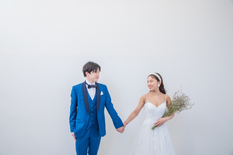 シンプルな背景で