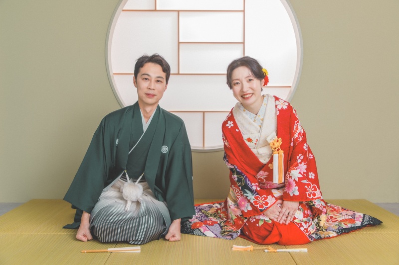 定番の正座は不動の希望ポーズ