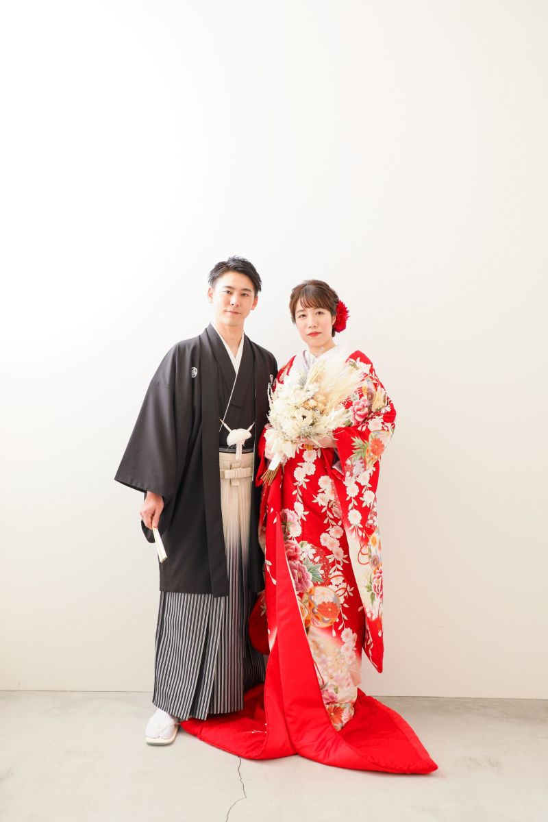 鮮やかな赤を纏って