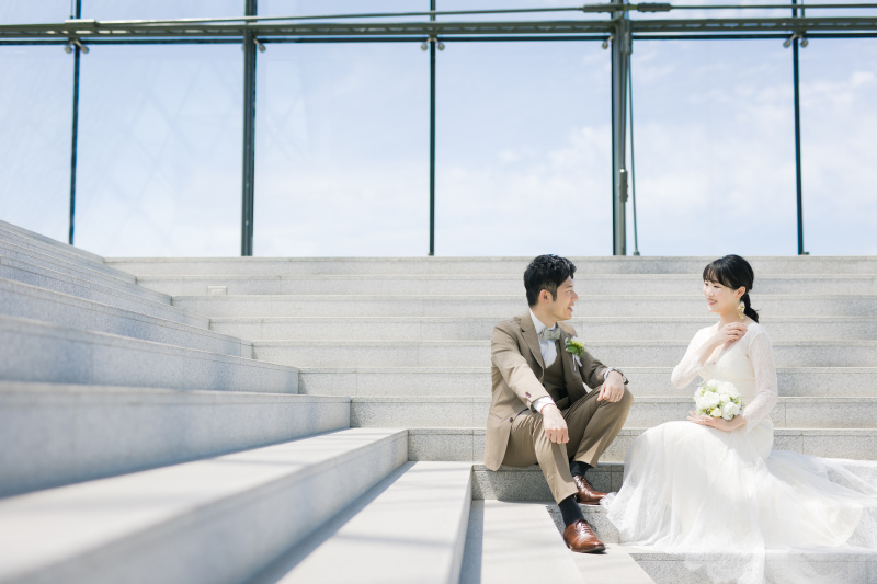 何段にも渡る階段を使った切り抜きショット