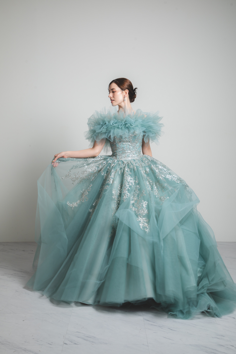 ワタベウェディング札幌フォトスタジオ_カラードレスが豊富