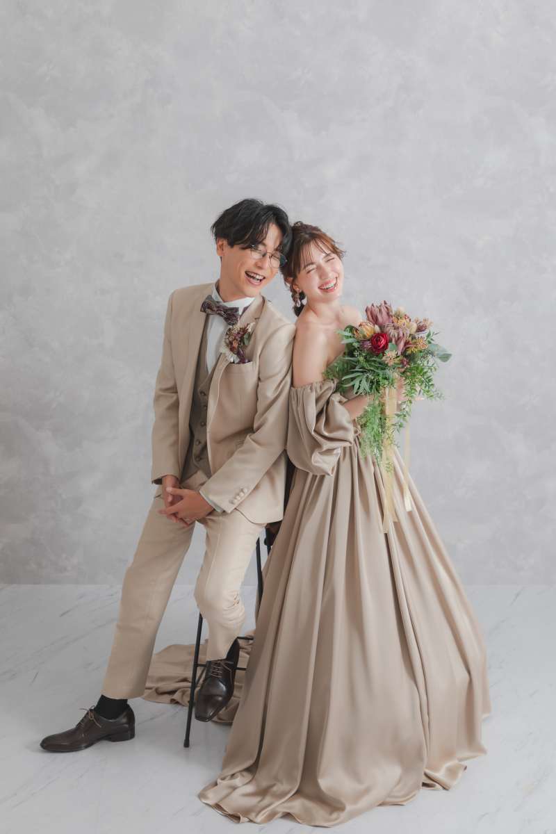 ワタベウェディング札幌フォトスタジオ_カラードレスが豊富