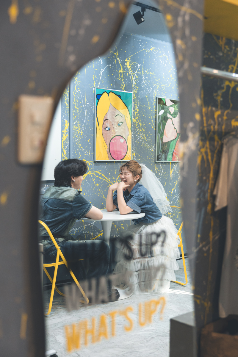 鏡越しショット