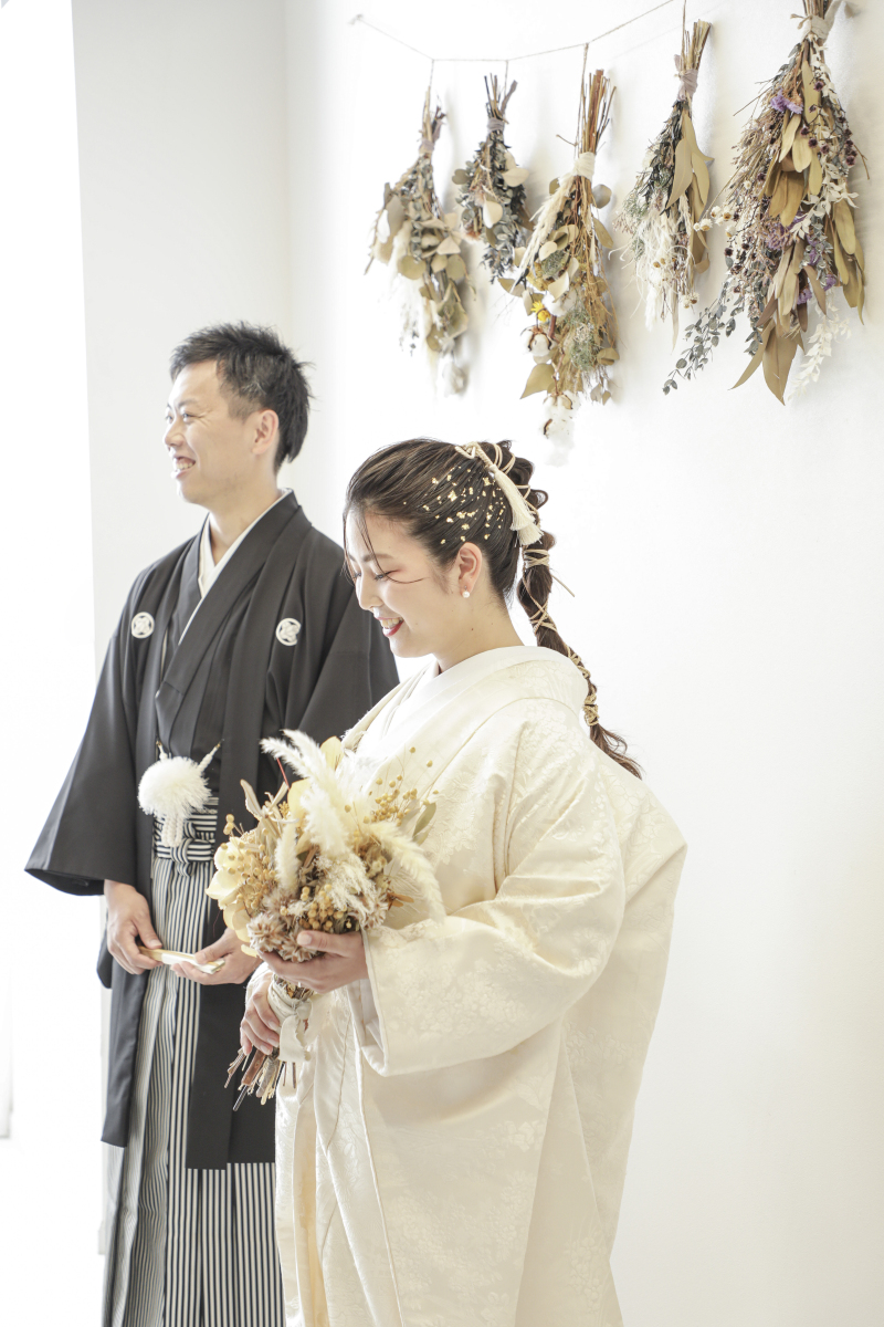 金箔と革リボンで