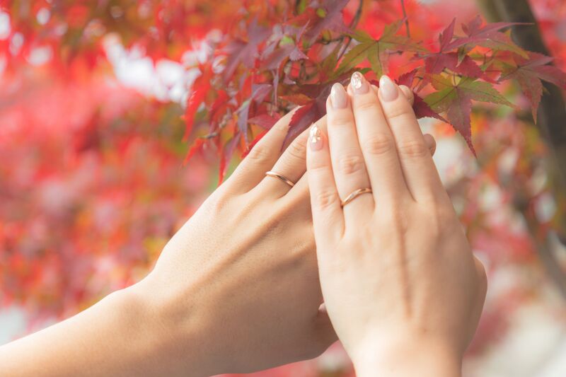 指輪と紅葉