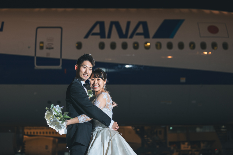 飛行機をバックにお二人だけの写真を・・・