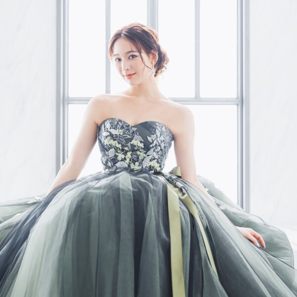 ワタベウェディング福岡フォトスタジオ_カラードレスが豊富